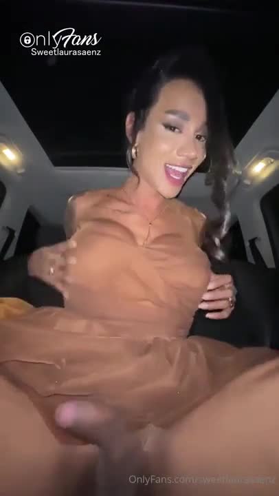 Laura car cum